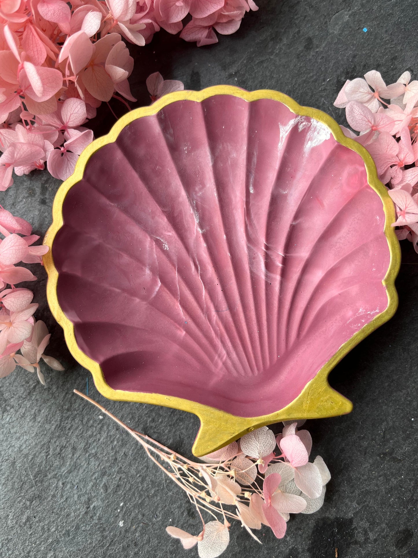 Handgemaakt schaaltje - Roze met gouden rand